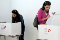 التونسيون يتوقون إلى استكمال مرحلة الانتقال السياسي