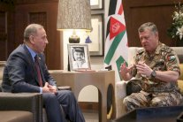 الأردن يفتح جميع مستودعات عتاده للجيش العراقي 