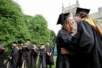 إناث بريطانيا أكثر انتسابًا للجامعات من ذكورها