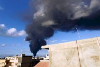 اخماد الحرائق في 4 خزانات في مرفأ السدرة الليبي