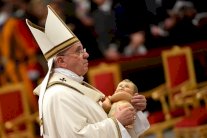 البابا يدعو لإنهاء