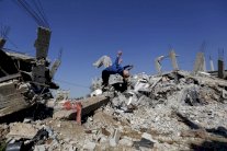 إسرائيل ترجىء هدم مستوطنة عشوائية في الضفة الغربية