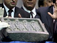 إيران تستعيد من بلجيكا قطعًا أثرية سرقت في 1965