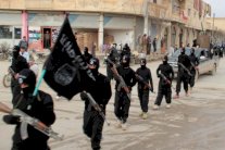 القاعدة تخلت عن داعش فشاعت الفوضى بين الجهاديين البريطانيين