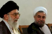 خامنئي يجدد ثقته بروحاني في ادارة الملف النووي الايراني 