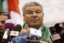 زعيم حزب الرئيس بوتفليقة في الجزائر يهاجم مدير المخابرات علنًا 