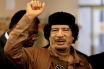 القذافي خضع لعمليات تجميل من دون تخدير