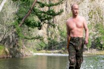 غرف الفنادق في سوتشي مزينة بصورة لبوتين عاري الصدر