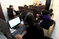 الإيرانيون ينتظرون وعود روحاني بتحسن الانترنت