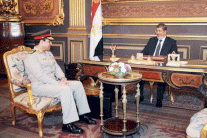 مرسي مستسلماً للأمر الواقع: السيسي هيبقى رئيس!