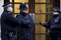 العثور على طرود مشبوهة مرسلة إلى مكاتب الجيش في بريطانيا