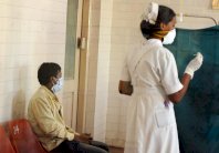 الهند تحتفل باستئصال شلل الاطفال وافغانستان تطلق حملة تلقيح ضده