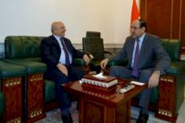 المالكي يحذر من انهيار اقتصاد العراق ونظامه المالي