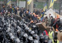الشرطة الاوكرانية تهاجم المتظاهرين في الميدان بوسط كييف