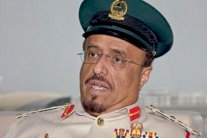 ضاحي خلفان على تويتر يشتم الفنّانين ويشمت بالربيع العربي