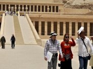 دار الافتاء المصرية تفتي بحرمة التعرض للسياح الأجانب
