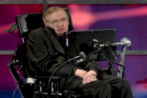 ستيفن هوكينغ: ما يجري في سوريا مُنكر يتفرج عليه العالم ببرود