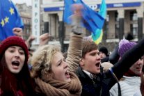 لندن وواشنطن تتناديان لوحدة أوكرانيا