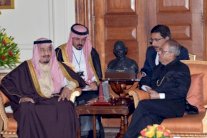 الأمير سلمان على مائدة الرئيس الهندي