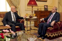 الخلاف على البيان الوزاري قد يعيد الأزمة الى المربع الأول