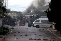 محتجون على نتائج مسابقة توظيف يحرقون مديرية أمن في تونس