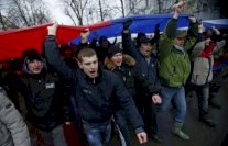 مسلحون يستولون على مطار سيمفيروبول في شبه جزيرة القرم