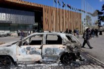 عنف بنغازي يهدد بإجهاض الديموقراطية في ليبيا