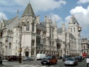 محاكمة طالب في بريطانيا بتهمة تتصل بالارهاب في سوريا