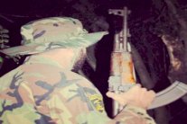 حزب الله يسأل جريحًا سوريًا عن مكان قتلاه في الميدان