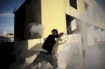 إصابة طفلين بجروح بينما كانا يزرعان قنبلة في البحرين