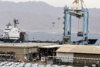 إسرائيل تواصل البحث داخل السفينة التي كانت تقل