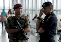 تفتيش منزلي قائدي الماليزية ودراسة جهاز لمحاكاة الطيران 