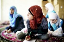 قمّة في لندن لبحث محنة السوريات القاصرات