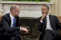 أوباما يأمل بتفادي استفتاء في القرم ويحذر بوتين