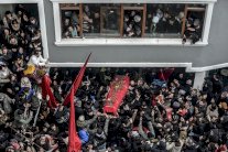 عشرات الالاف يشيعون فتى توفي اثر اصابته في تظاهرات في تركيا