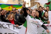 المقاطعون لانتخابات الرئاسة بالجزائر يدعون الى مشروع