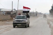 العلم السوري يتوسط ساحة يبرود الرئيسة