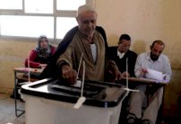 حبس عشرة اشخاص لادانتهم بتعطيل استفتاء الدستور في مصر