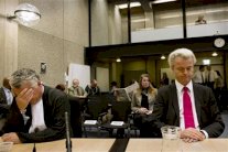 فيلدرز يواجه انتقادات غير مسبوقة لسعيه الى