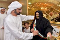 محمد بن راشد يكرم أم