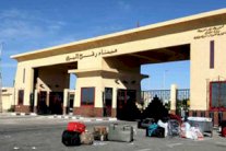 اعتصام نسائي في خيمة احتجاج لحماس أمام مقر السفارة المصرية السابق في غزة 