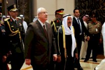 عدلي منصور يصل إلى الكويت للمشاركة في القمة