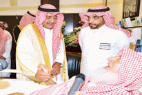 مفتي المملكة حيث زاره الأمير في مشفاه: أبايعك مقرن