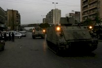 خمسة قتلى في اشتباك بين مجموعتين فلسطينيتين في مخيم في جنوب لبنان