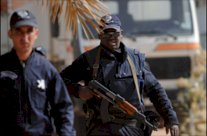 الجيش الجزائري يضبط أسلحة حربية قرب الحدود مع مالي