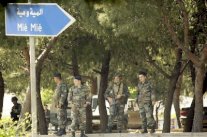 الجيش اللبناني يوقف مطلوبا وسبعة مسلحين سوريين