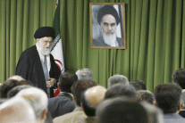 خامنئي لمفاوضي إيران: لا تذعنوا لكلمات الإكراه 