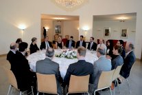 العراق يطلب دعمًا اوروبيًا لإنجاح انتخاباته ويسحب 53 ألف الكترونية