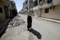 قتال ضارٍ في حمص وحماه وتوتر شديد في السويداء