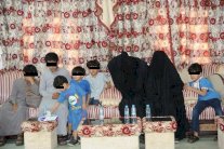 سعوديتان تخطفان أطفالاً وتحاولان تسليمهم لـ